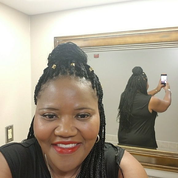 Meet your Posher, Sharon - Picture 1 of 1